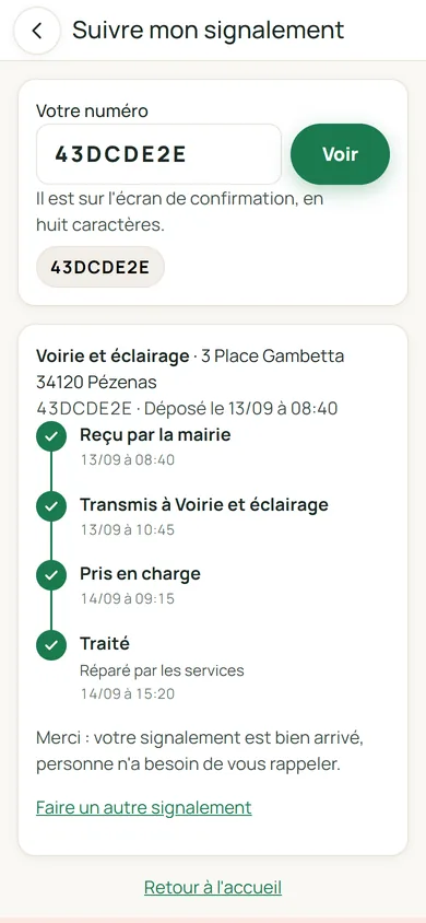 Le suivi d'un signalement sur un téléphone : Reçu, Transmis au service, Pris en charge, chaque étape avec son heure